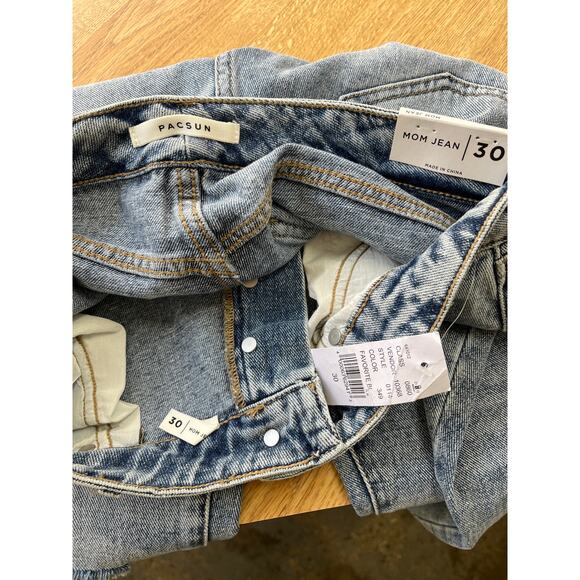 NWT Pacsun High Waisted Distressed Light Medium Wash Ripped Mom Jeans Size 30 - Picture 7 of 7